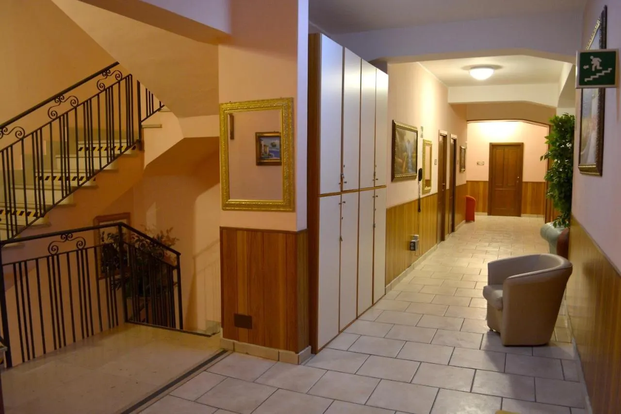 Cozy Studio Historic Center Reggio Calabria 25M² + Parking Italy